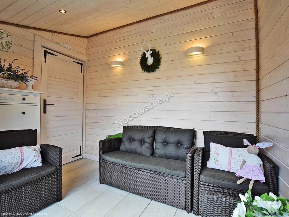 Arena White *