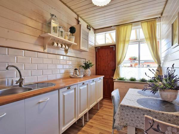 Lodge Arena White *
